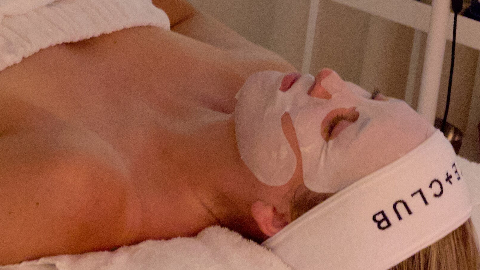Best monthly facial that aligns with the skin cell life cycle for optimal collagen, hydration, and renewal