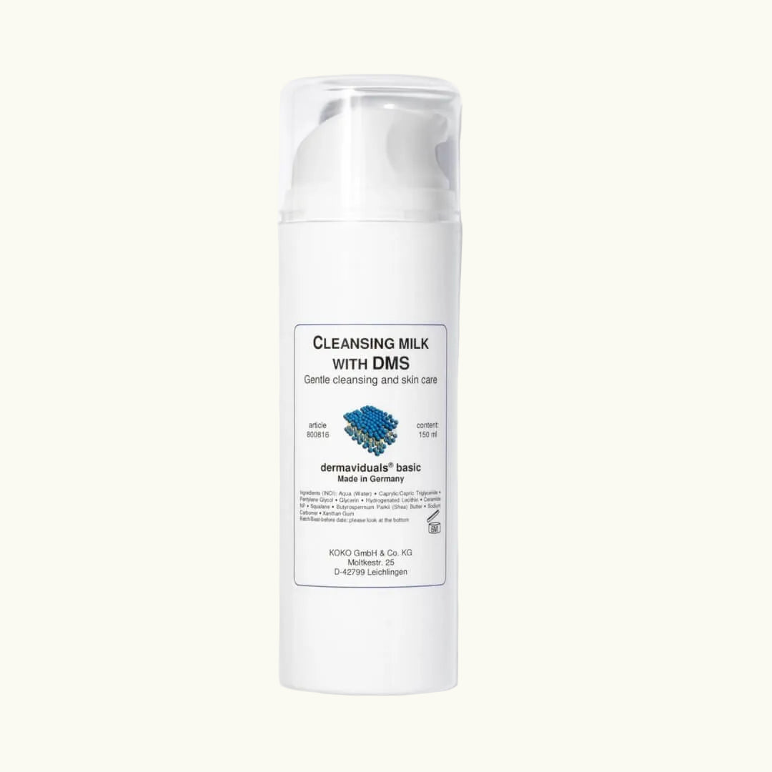 This cream cleanser, enriched with DMS ingredients, effectively removes dirt, makeup, and sunscreen while restoring and maintaining skin health without drying or stripping, combining cleansing and moisturizing benefits.